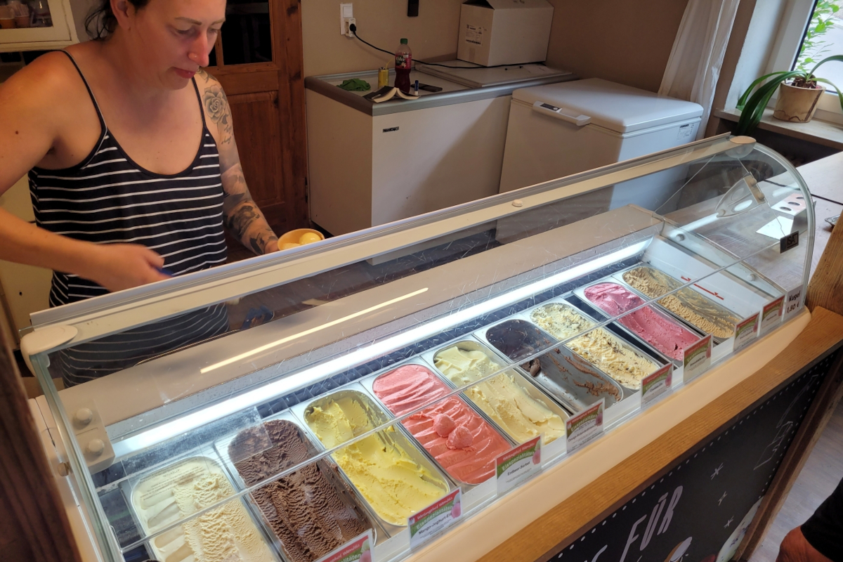 Anreisetag Einrolltour: Handgemachtes Eis im Werzingerhof in Wernfels: Oifach läcker!
